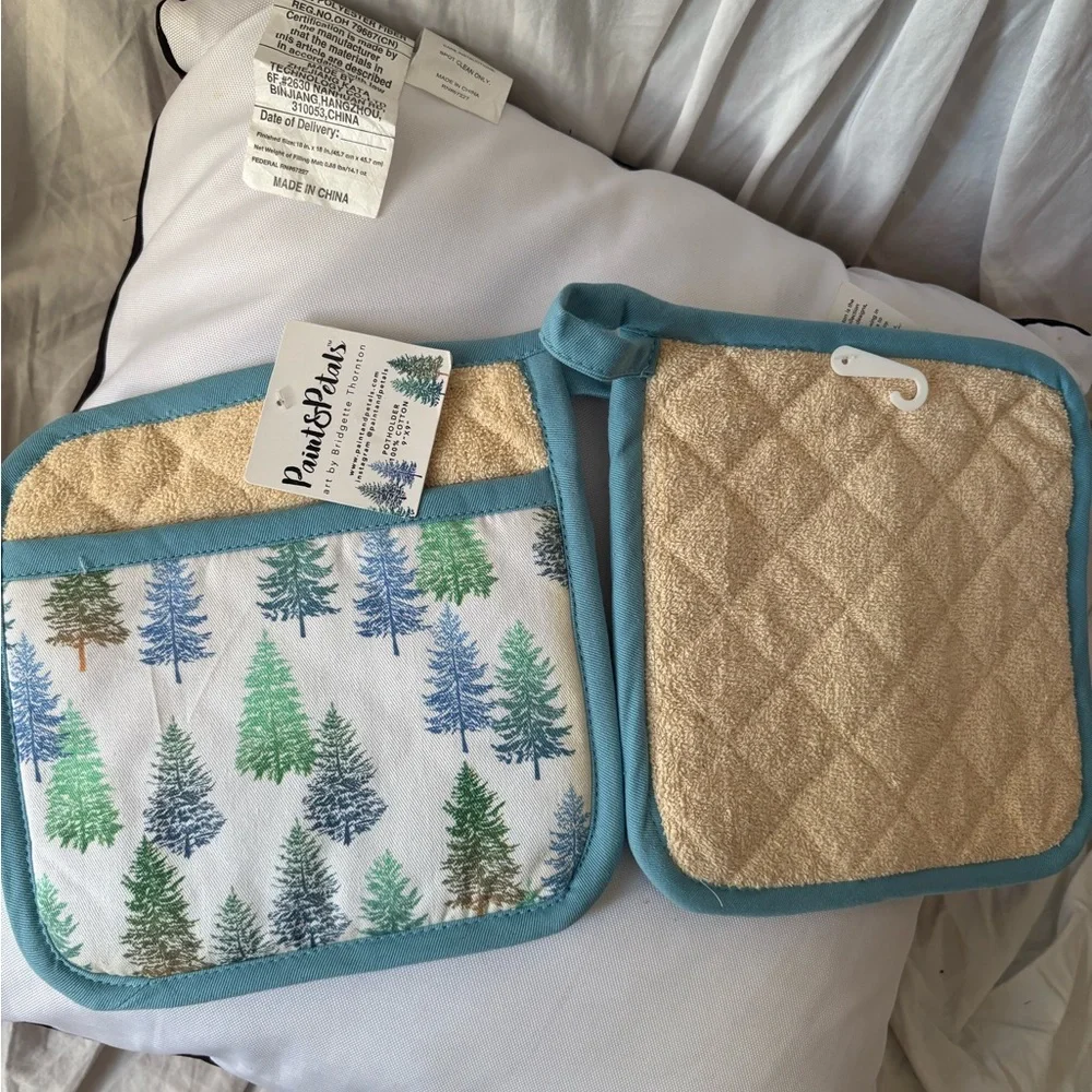 Tree Print Pot Holder Set with Blue Trim